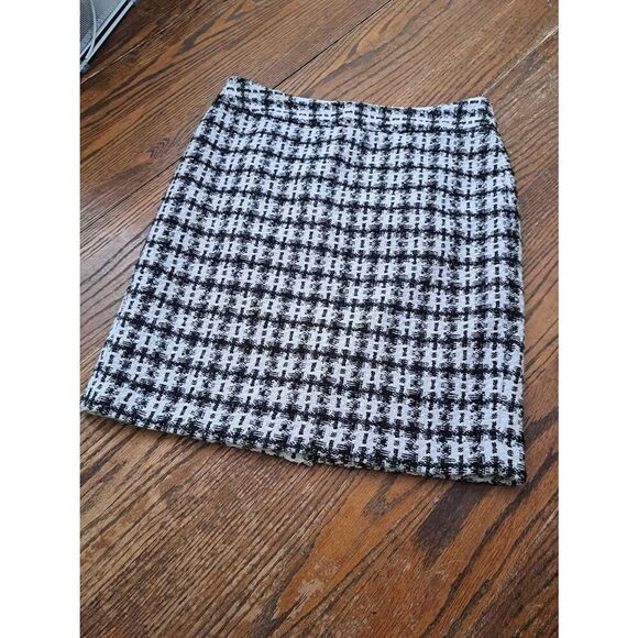 Ann Taylor Size 8P Petite Black Metallic Tweed Skirt Lined Rear Zip Knee Length - Picture 1 of 3